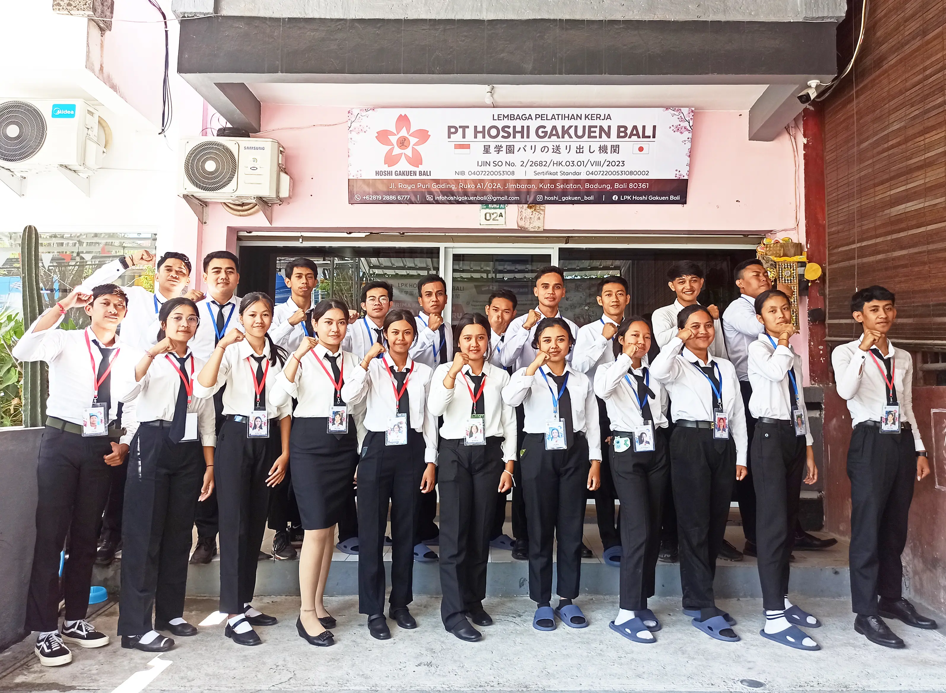 Foto kegiatan bersama siswa dan staff LPK Hoshi Gakuen Bali