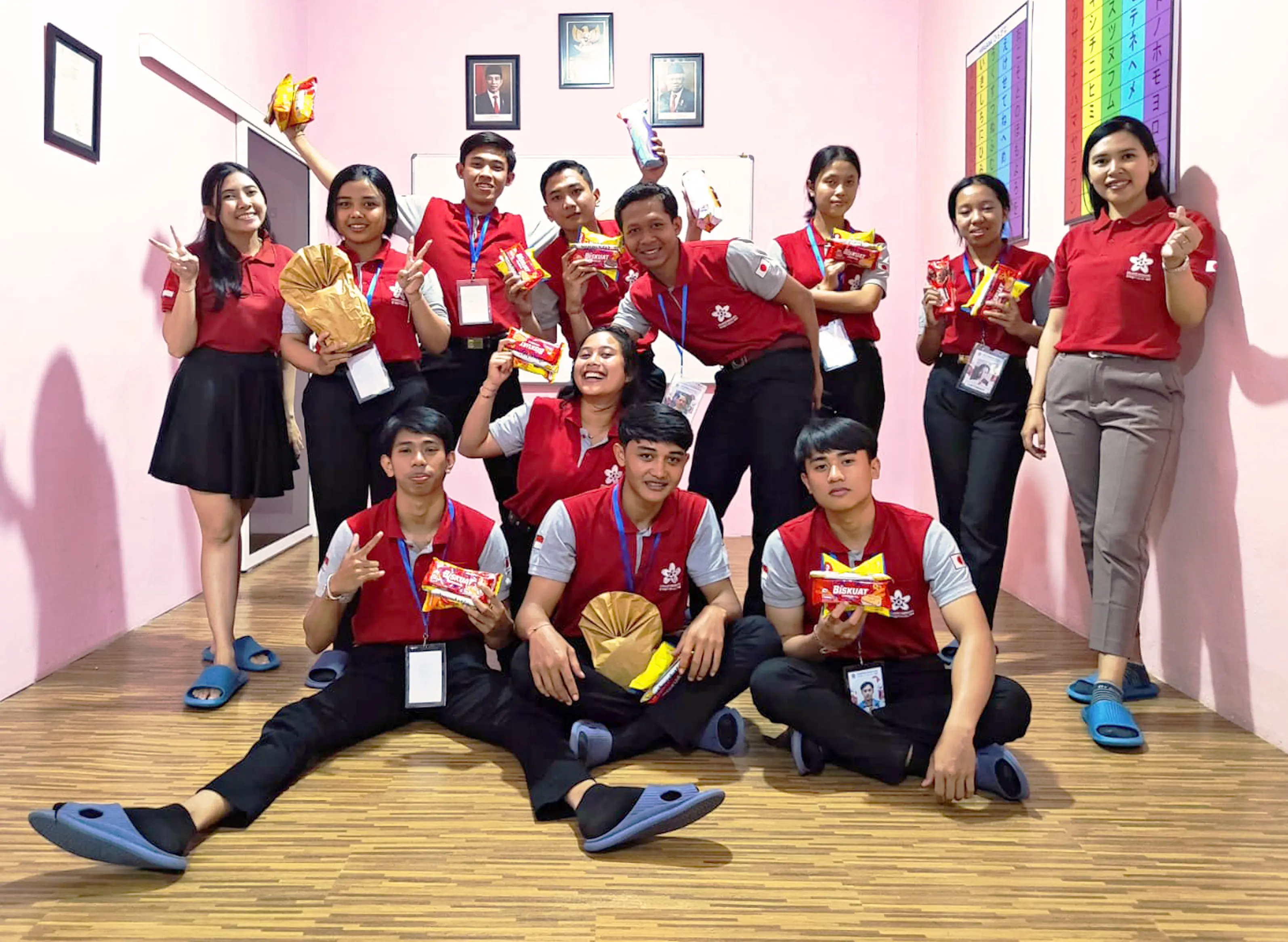 Foto kegiatan bersama siswa dan staff LPK Hoshi Gakuen Bali