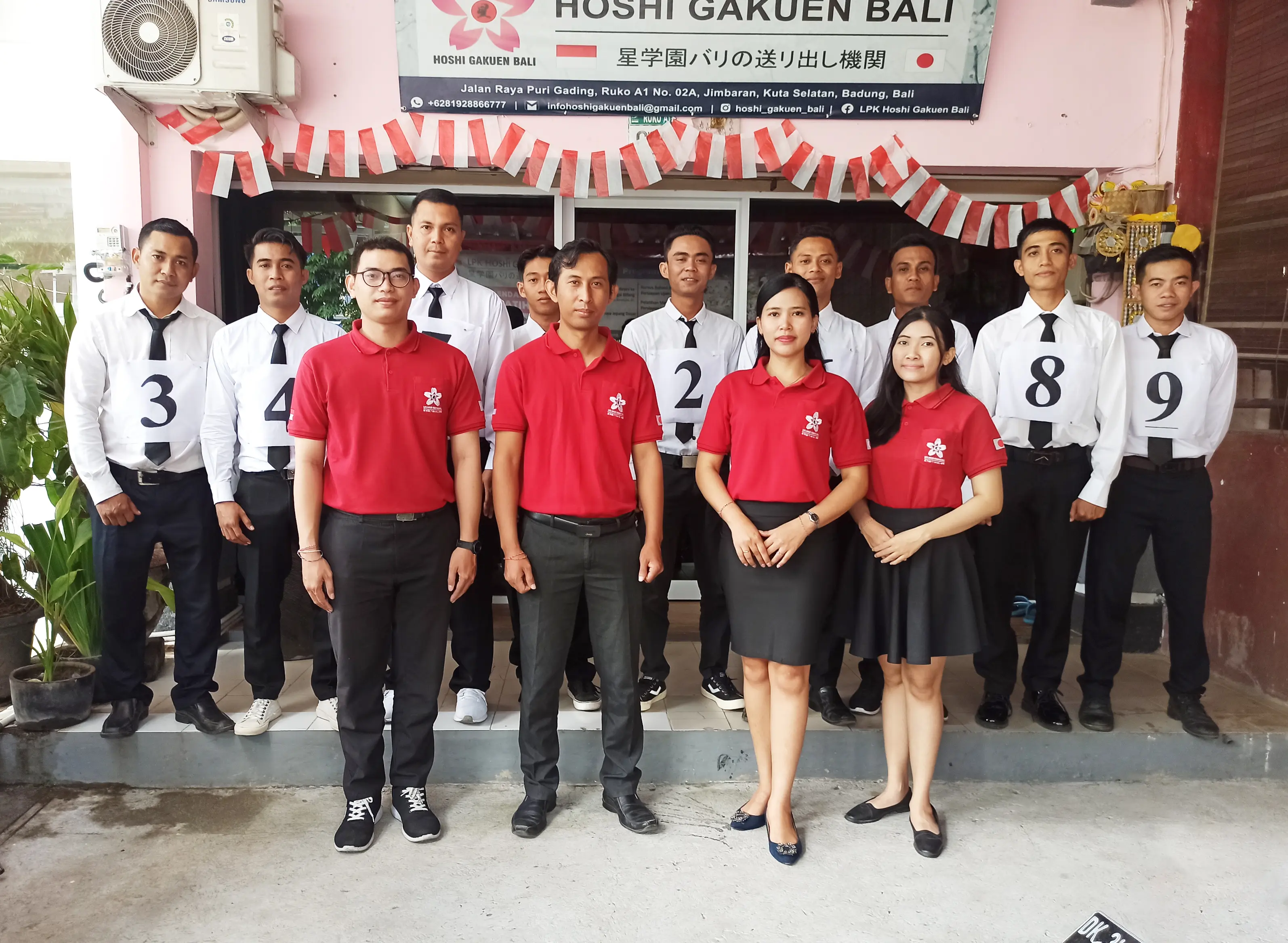 Foto kegiatan bersama siswa dan staff LPK Hoshi Gakuen Bali