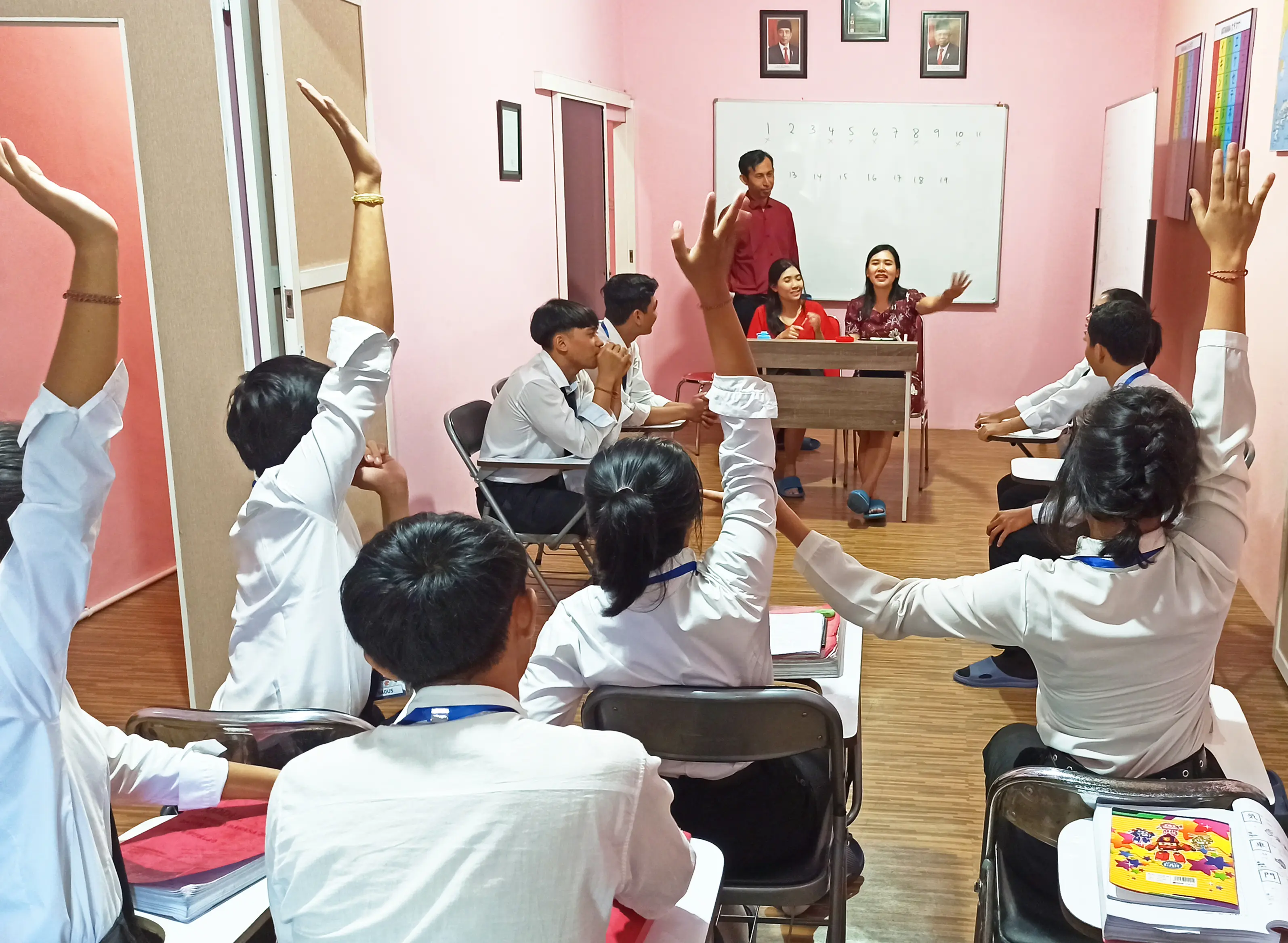 Foto kegiatan bersama siswa dan staff LPK Hoshi Gakuen Bali